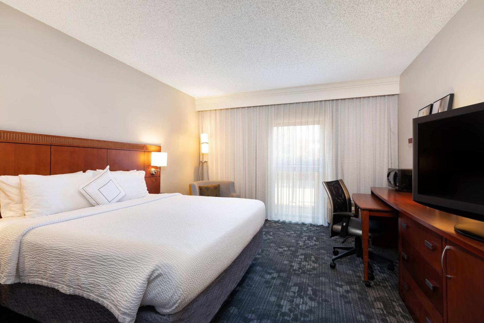 Courtyard By Marriott Dallas-Fort Worth/Бедфорд Экстерьер фото